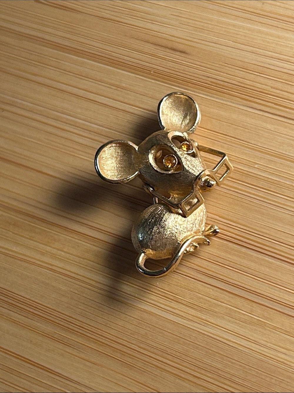 AVON Gold tone Mouse brooch